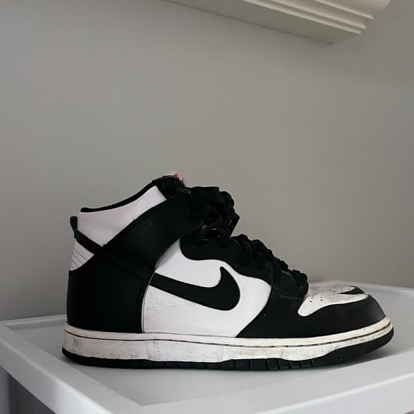 Nike Dunk High Panda (GS) (2021) - Picture 2 of 5